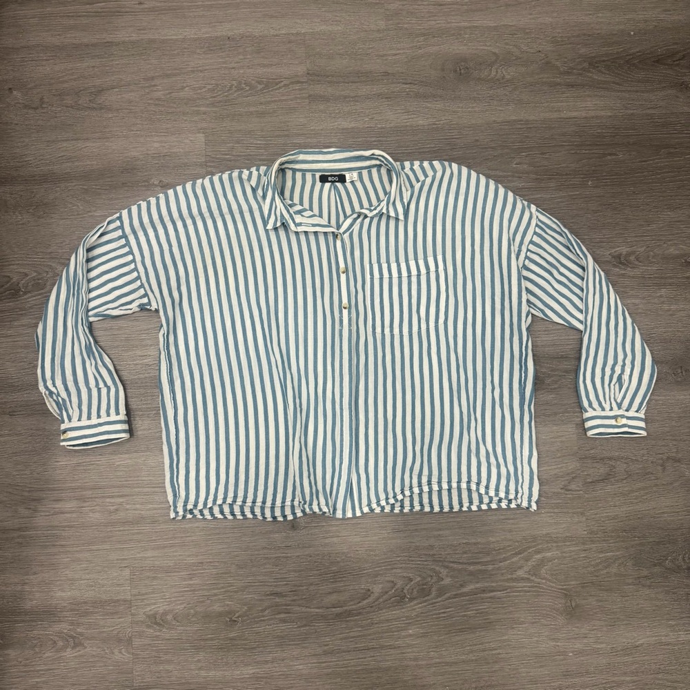 3X$25‼️ BDG blue striped button-down shirt Size Large - Picture 3 of 4